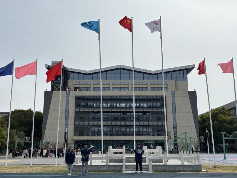高三（1）班杨嘉琛.jpg